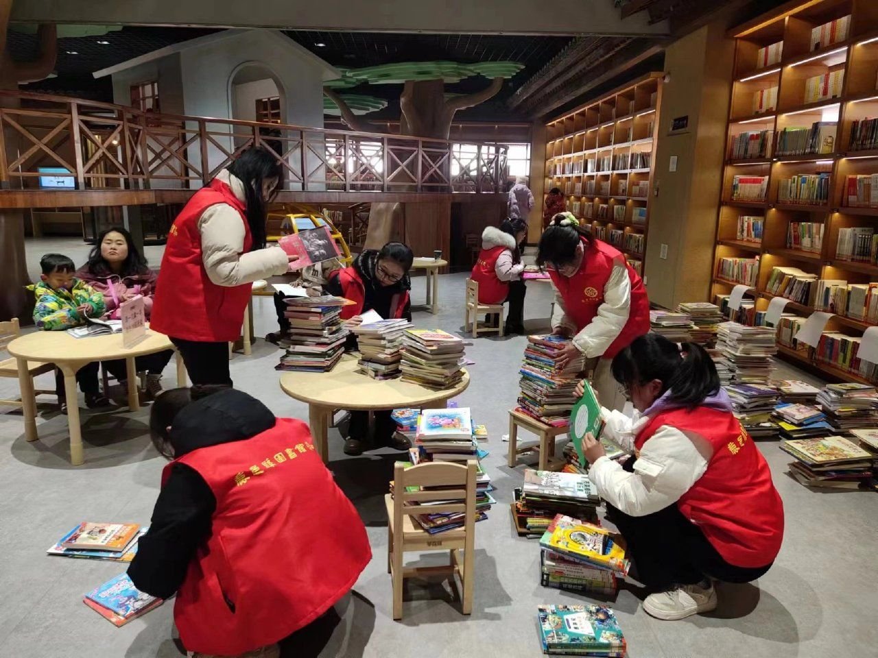 青春护铁道 志愿暖寒冬——湖南铁道职院学子2026年寒假志愿者实习纪实